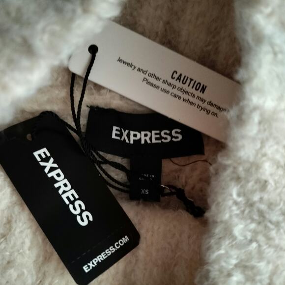 NEW Express Size XS Chunky Cropped Boxy Sweater - Picture 4 of 5